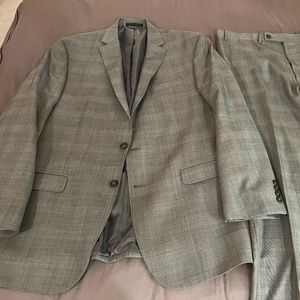 Van Heusen 2 Piece Suit - 44T - Gray